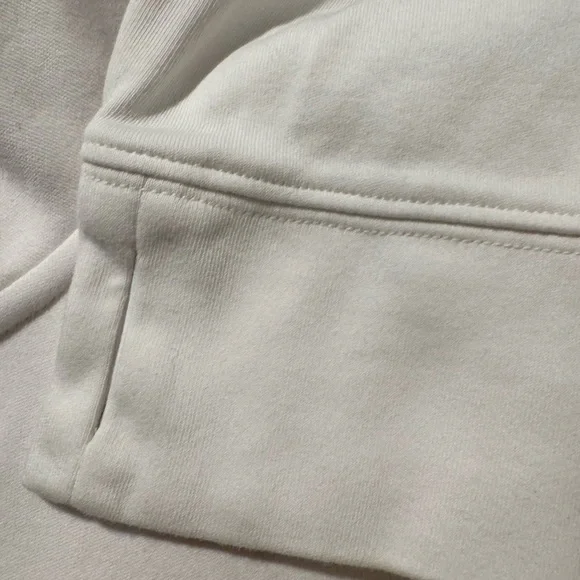 Vineyard Vines Women's white cotton pullover sweatshirt
Size XL - Picture 5 of 7